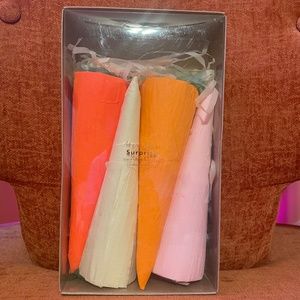 Meri Meri Set of 4 Easter Carrot Party Crackers